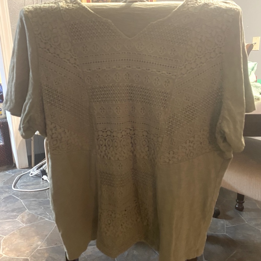 Women’s plus size shirt